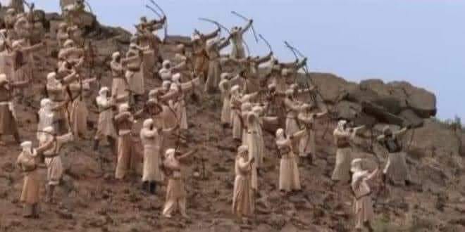 Okçular tepesini terkeden sahabeler