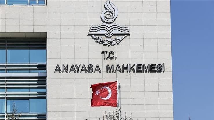 Anayasa Mahkemesi toplu sözleşme ikramiyesindeki yüzde 2 şartını iptal etti
