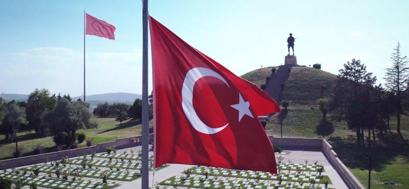 Pazartesi Günü Tüm Okullarda Şehitler İçin Saygı Duruşunda Bulunulacak