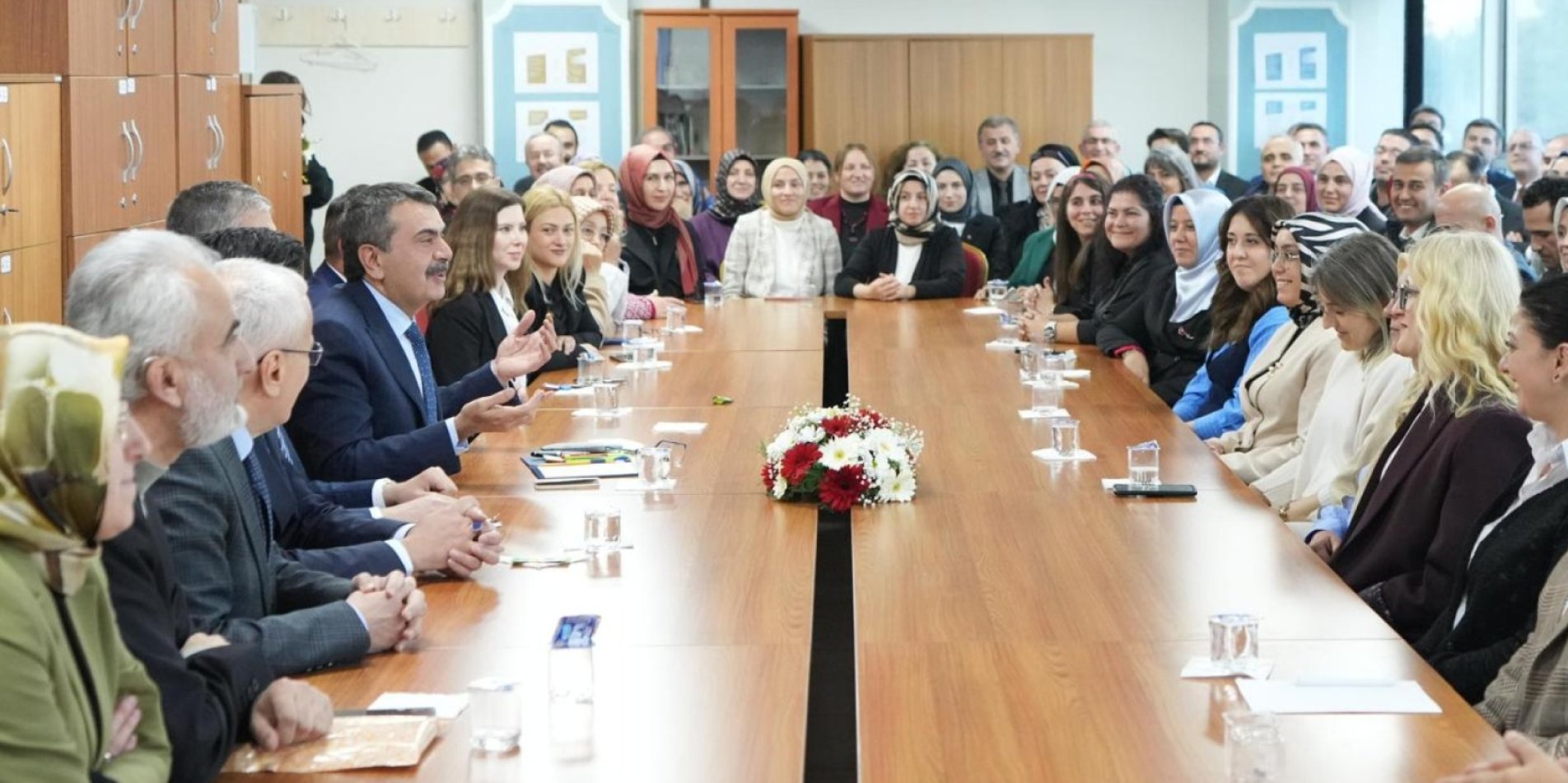 2025 YILI ÖĞRETMENLİK KARİYER BASAMAKLARI KILAVUZU YAYIMLANDI